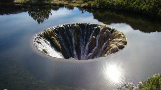 Водопад внутри озера: Тайны Кова да Бейра