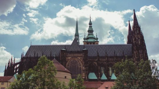 Экскурсии для интровертов по тихим районам Праги