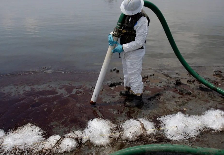 Как устроено современное оборудование для очищения воды от нефти и нефтепродуктов